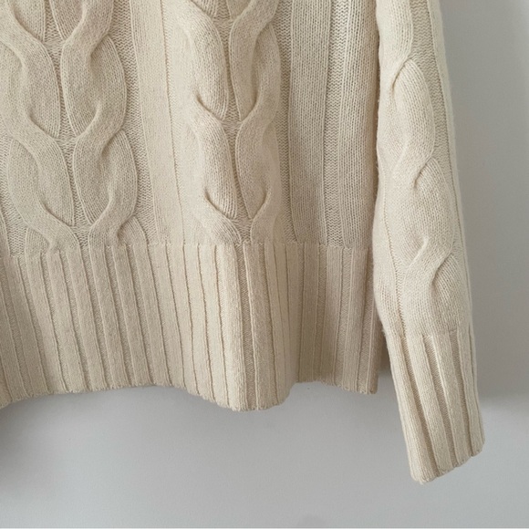 Banana Republic Merino Wool Cable Knit Sweater Cream Size Small oversized - Picture 3 of 8
